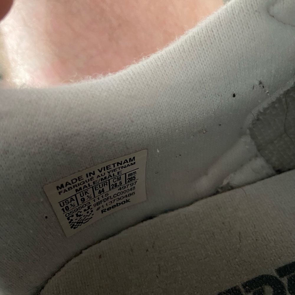 Reebok shoes size 10.5 - Picture 2 of 2